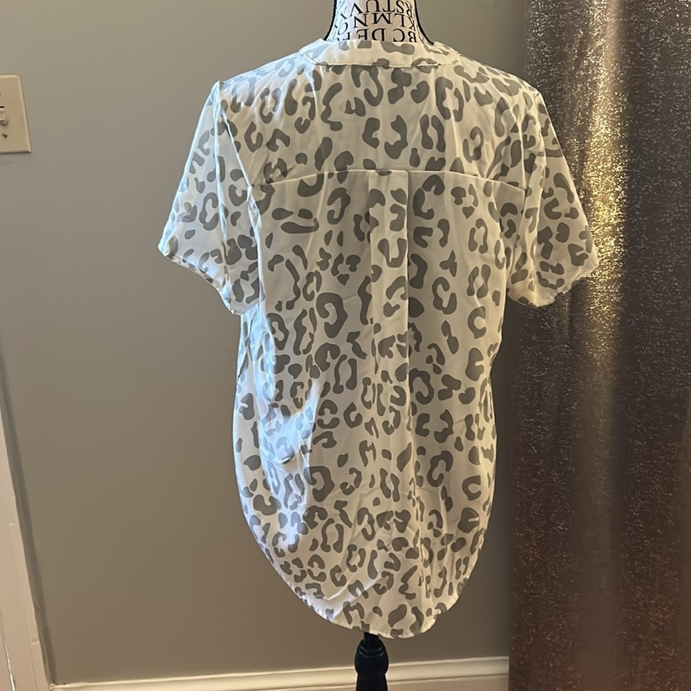 Mary Square Gray Leopard Print top - Picture 3 of 7